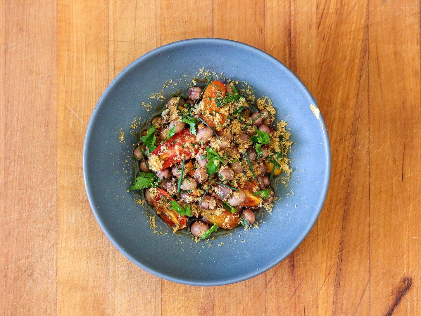 fresh shelling beans are
SO UNDERRATED 😍

lord mother shuckers &bull; split tomatoes &bull; fermented habanadas &bull; parsley &amp; chives &bull; calamansi vinegar &bull; dried prosciutto
.
.
.
.
.
.
#somuchyes #onmytable #recipeideas #beans #produ