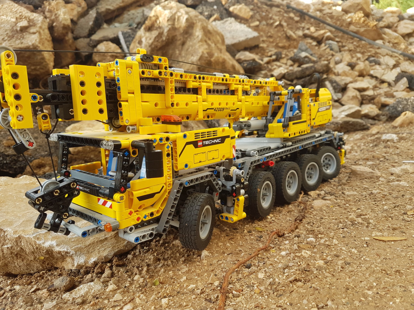 Lego crane closed.PNG