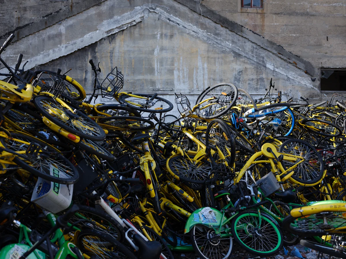 HuLab-Portfolio-Graveyard-of-Yellow-Bikes-20180511-03.jpg