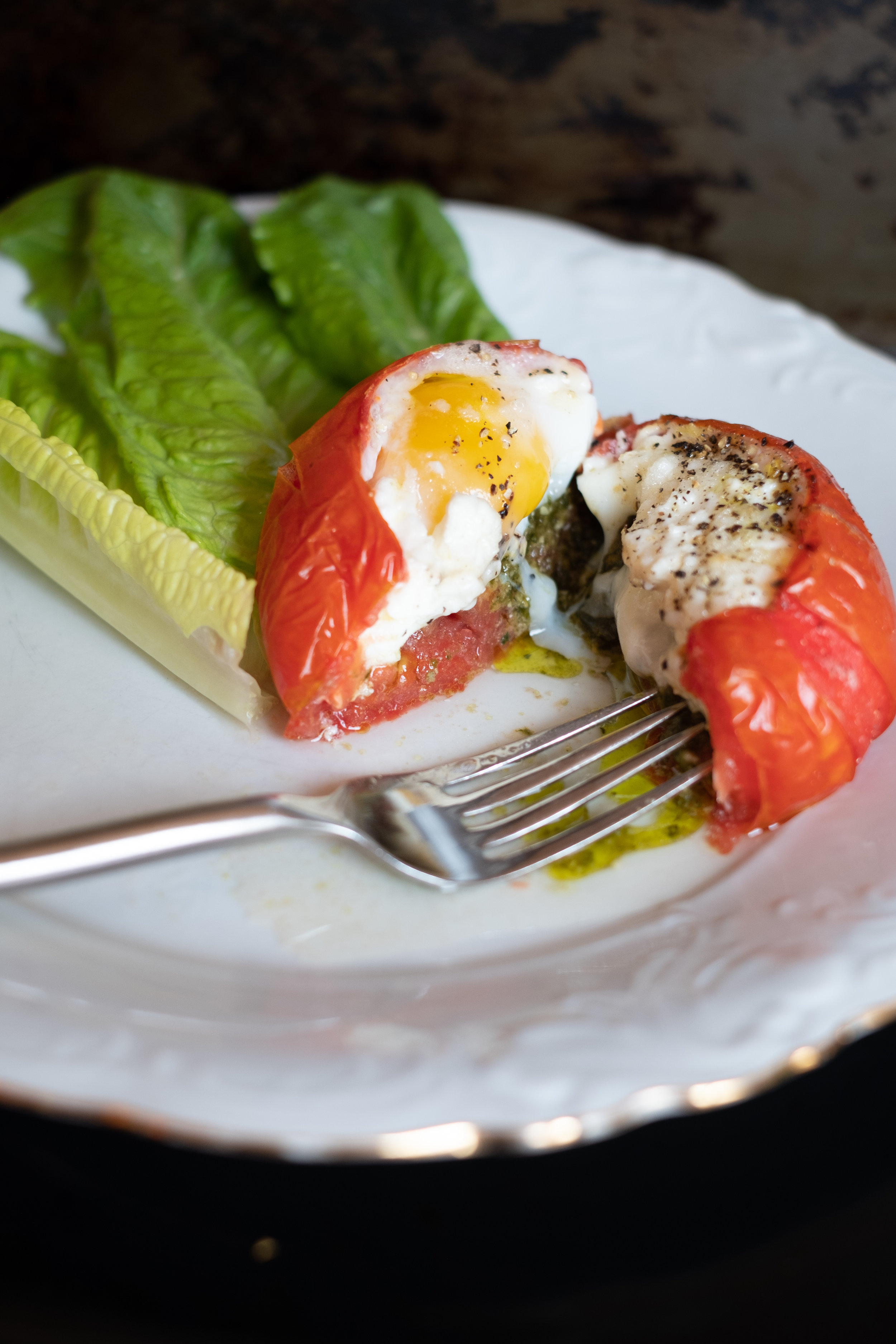 egg-stuffed tomatoes with pesto