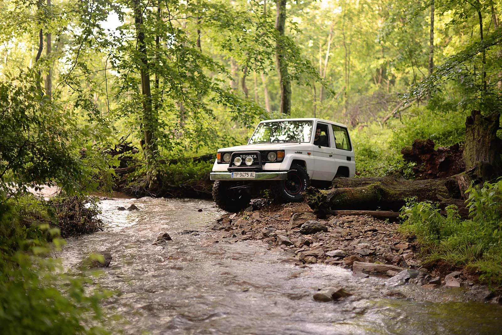 1990-Toyota-LJ70-Land_Cruiser_Context (9).jpg