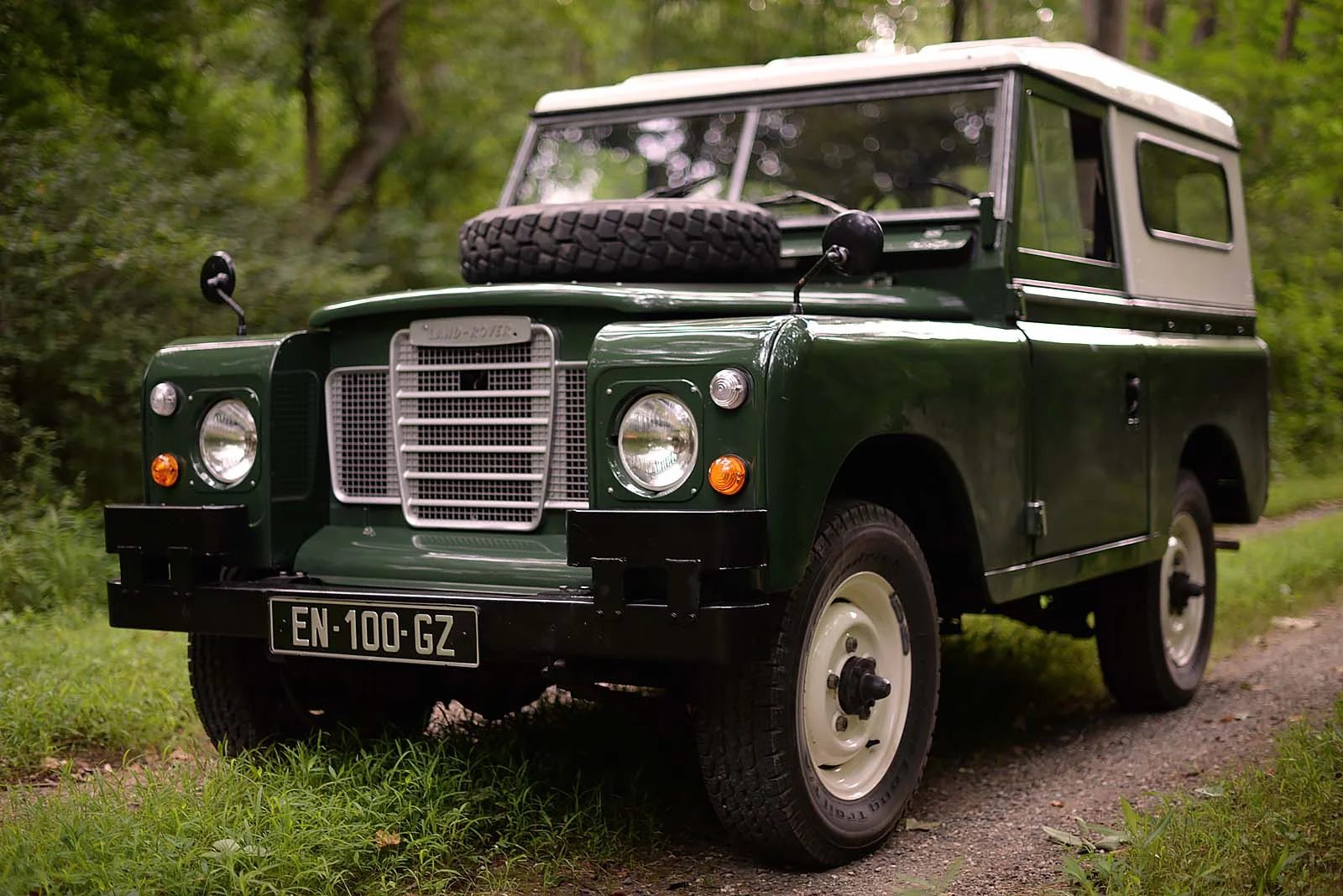 1974 Land Rover Series-III 88 - Commonwealth Classics