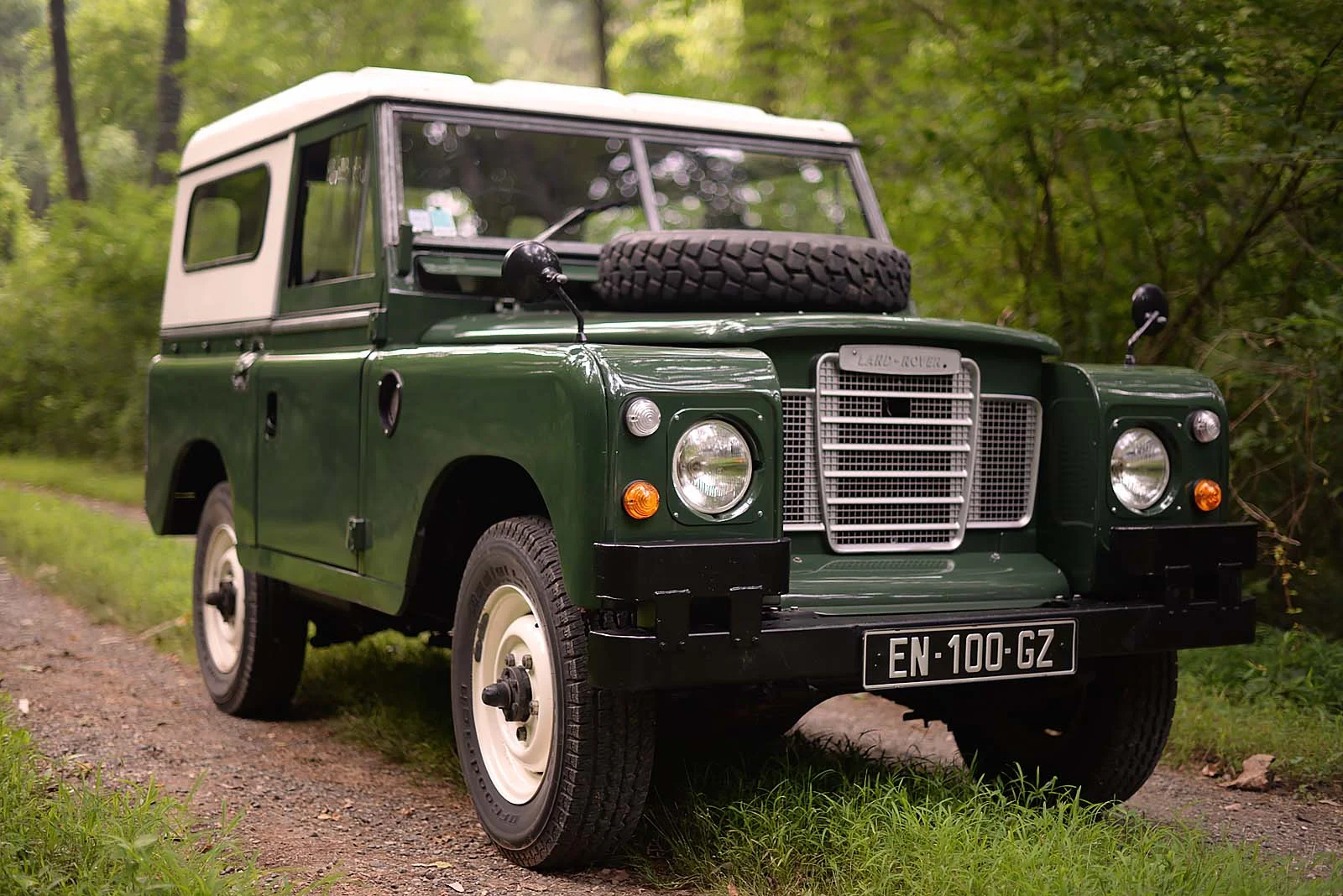 1974 Land Rover Series-III 88 - Commonwealth Classics