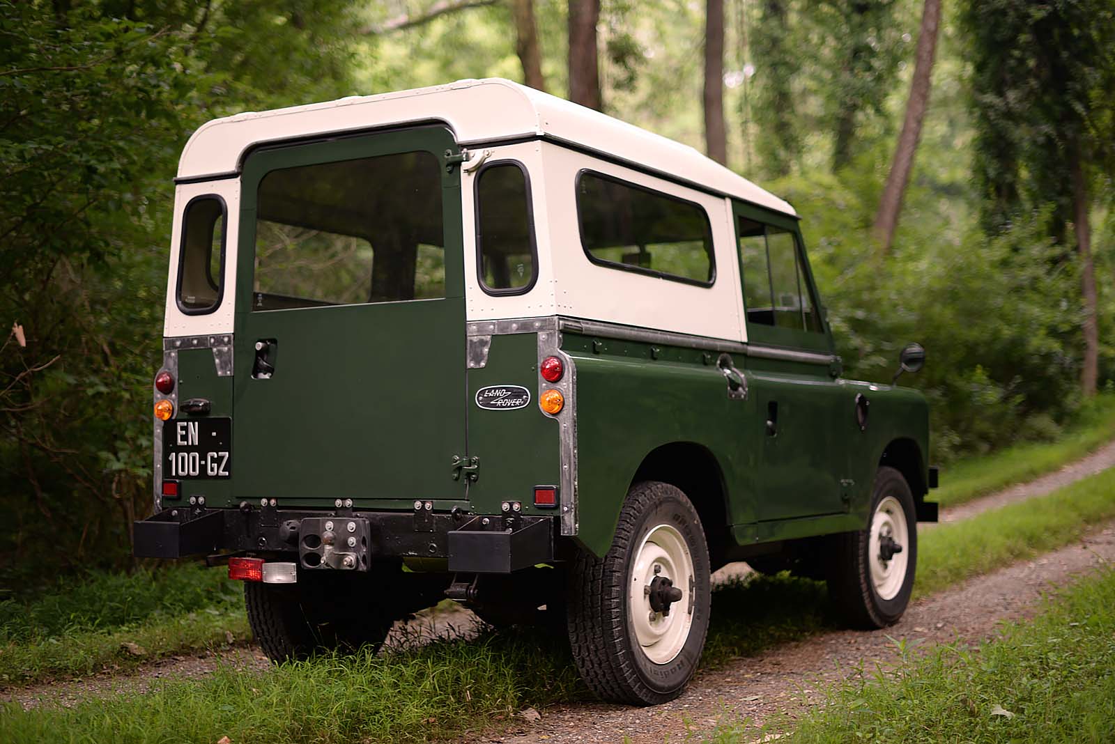 1974 Land Rover Series-III 88 - Commonwealth Classics