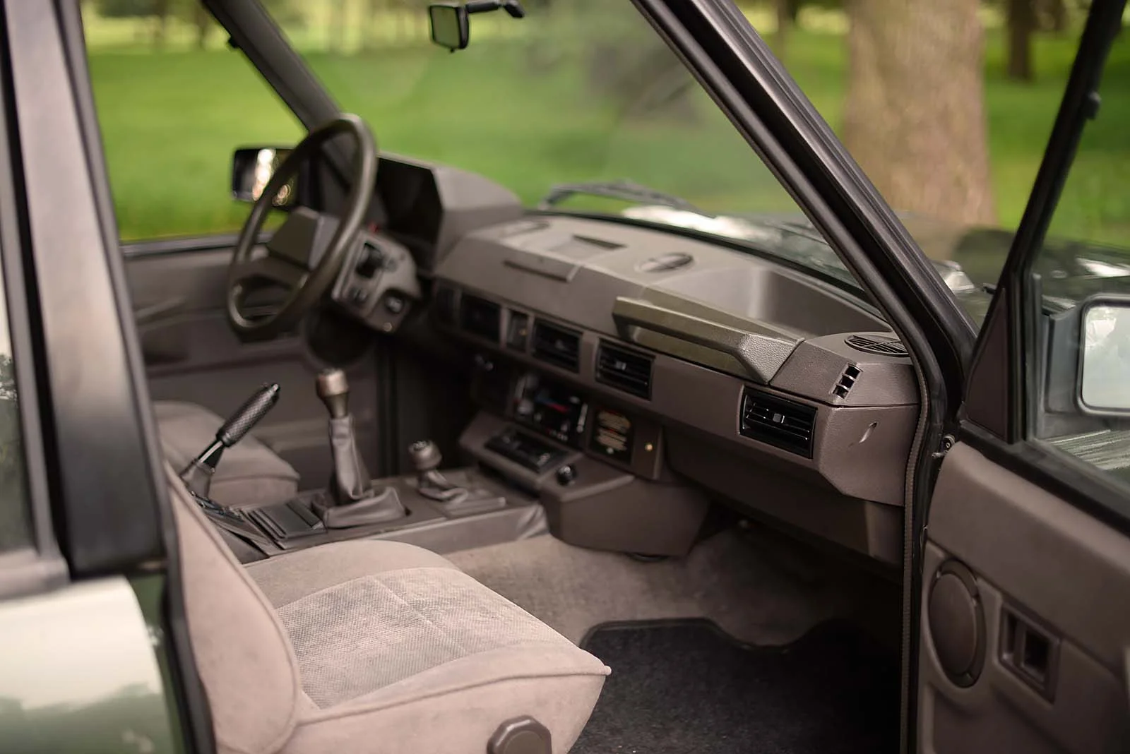 1993_Land-Rover_Range-Rover-Classic_200Tdi_Interior (6).jpg