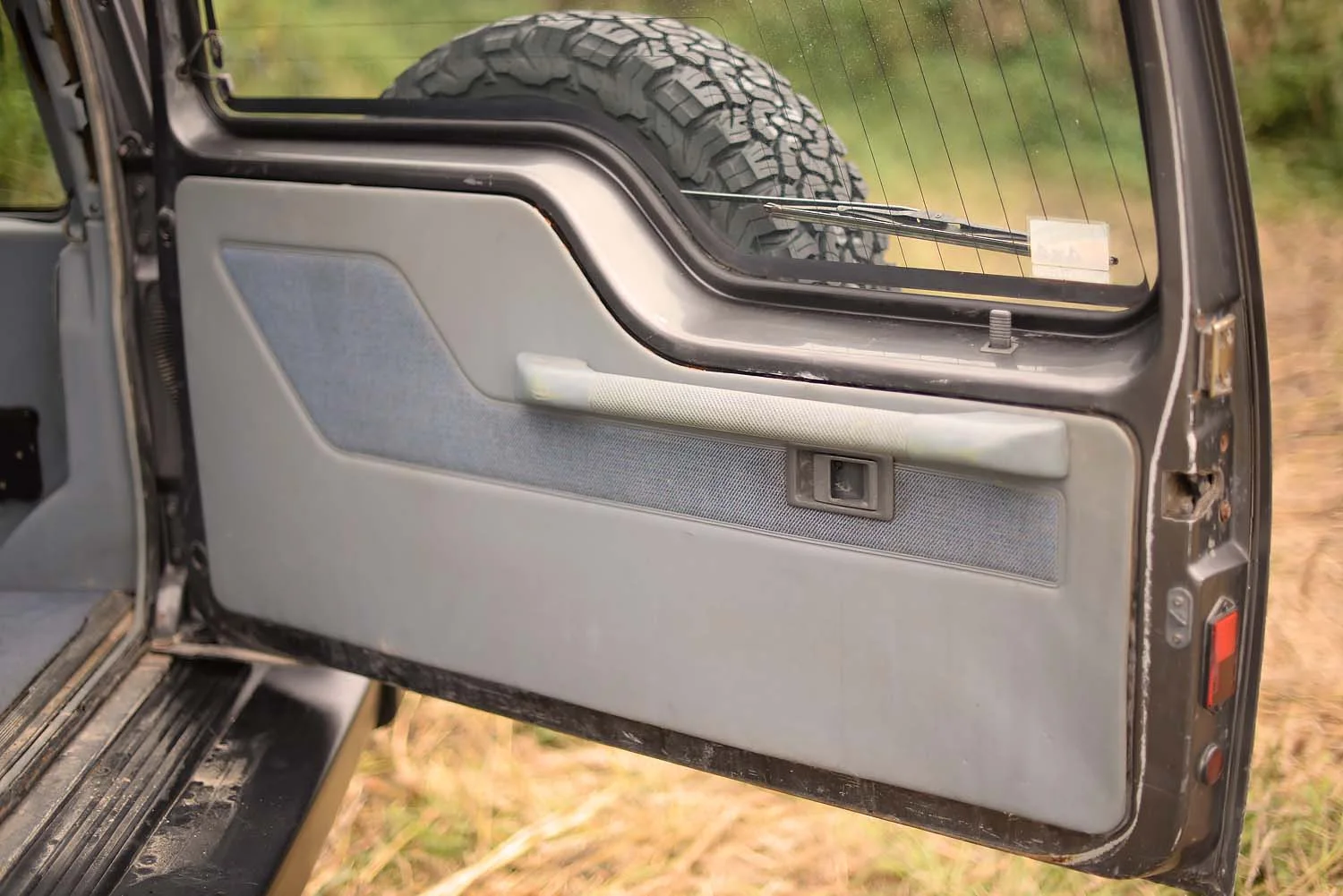 1992_Land-Rover_Discovery_200TDI-Interior (13).jpg