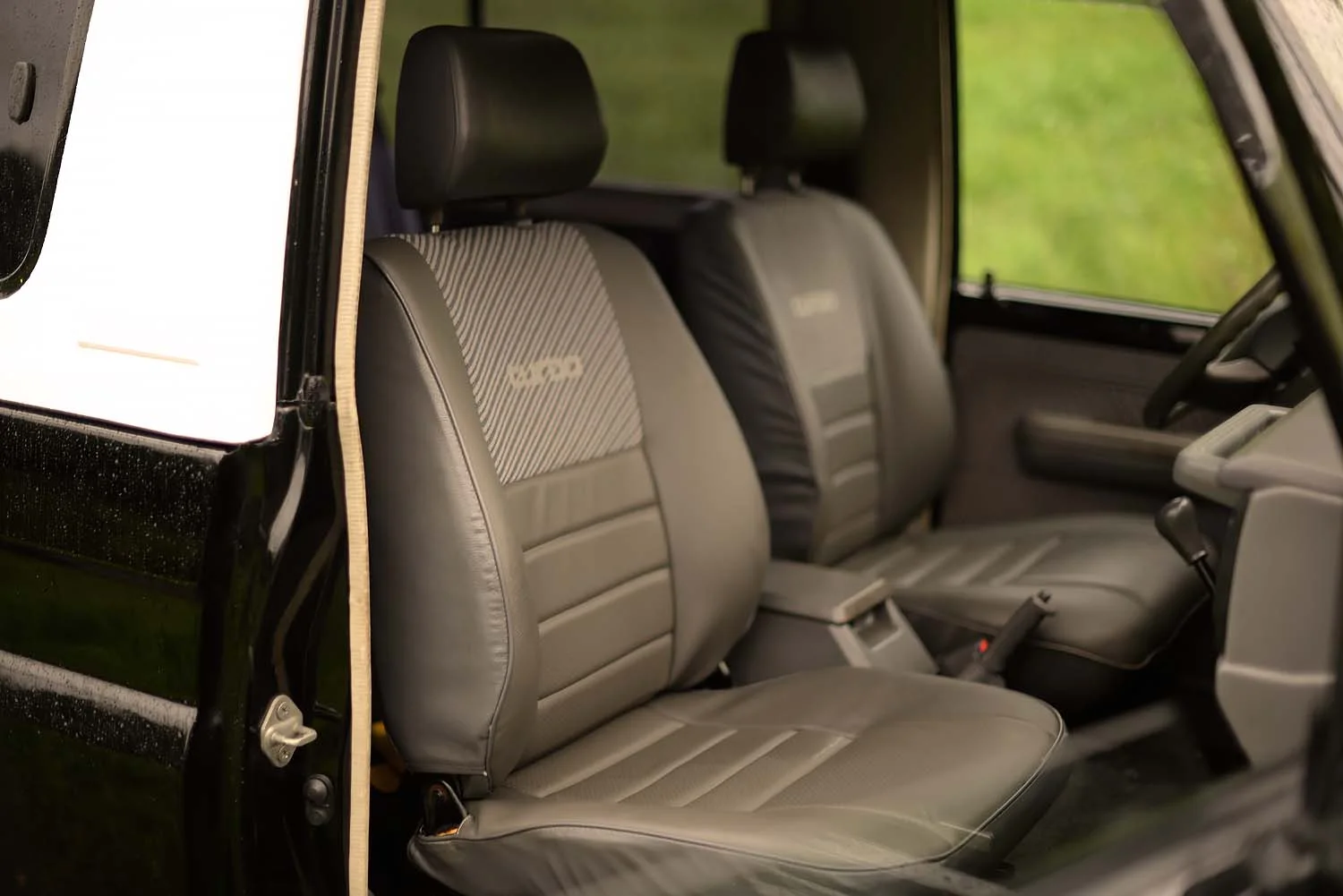 1991_Toyota_LJ73_Land-Cruiser_interior (3).jpg
