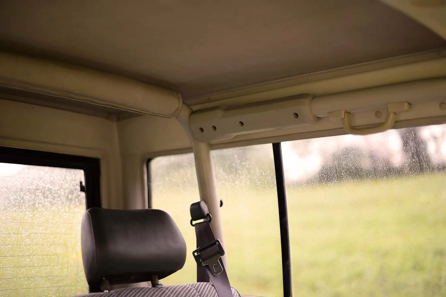 1991_Toyota_LJ73_Land-Cruiser_interior (9).jpg