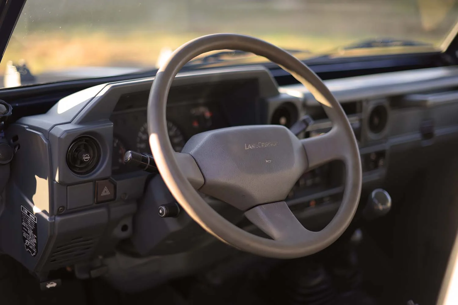 1992-Toyota-HZJ73-Land_Cruiser-Interior (1).jpg
