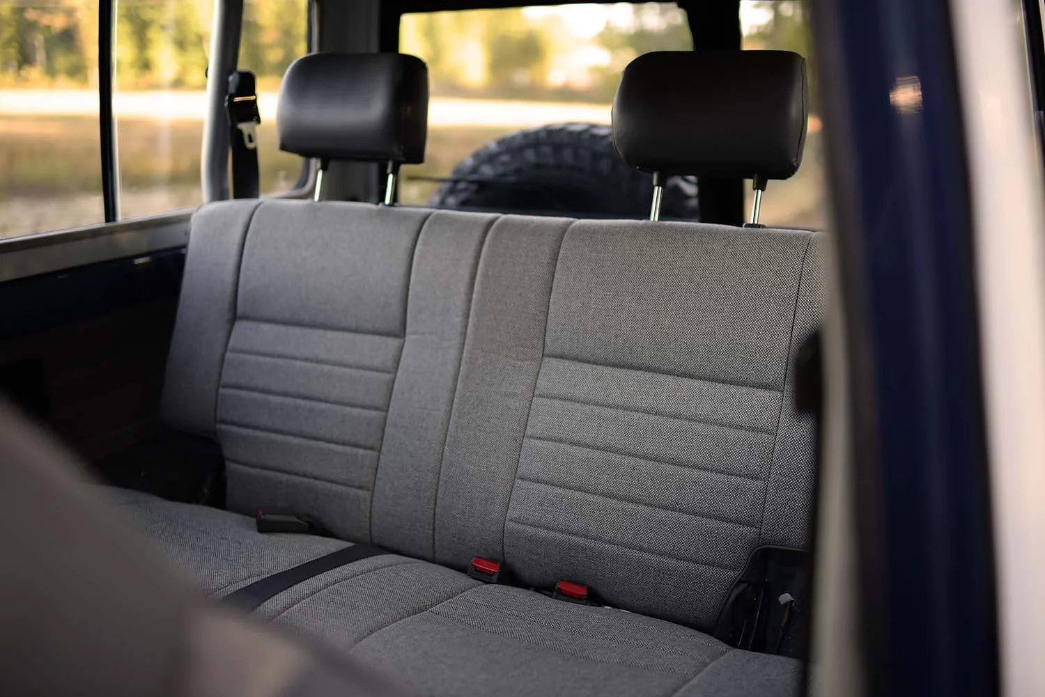 1992-Toyota-HZJ73-Land_Cruiser-Interior (3).jpg