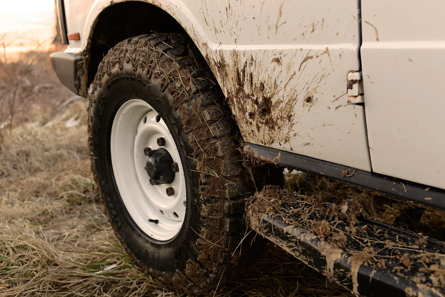1982_Land-Rover_Range-Rover-Classic_Outdoors-Edition_Exterior (24).jpg