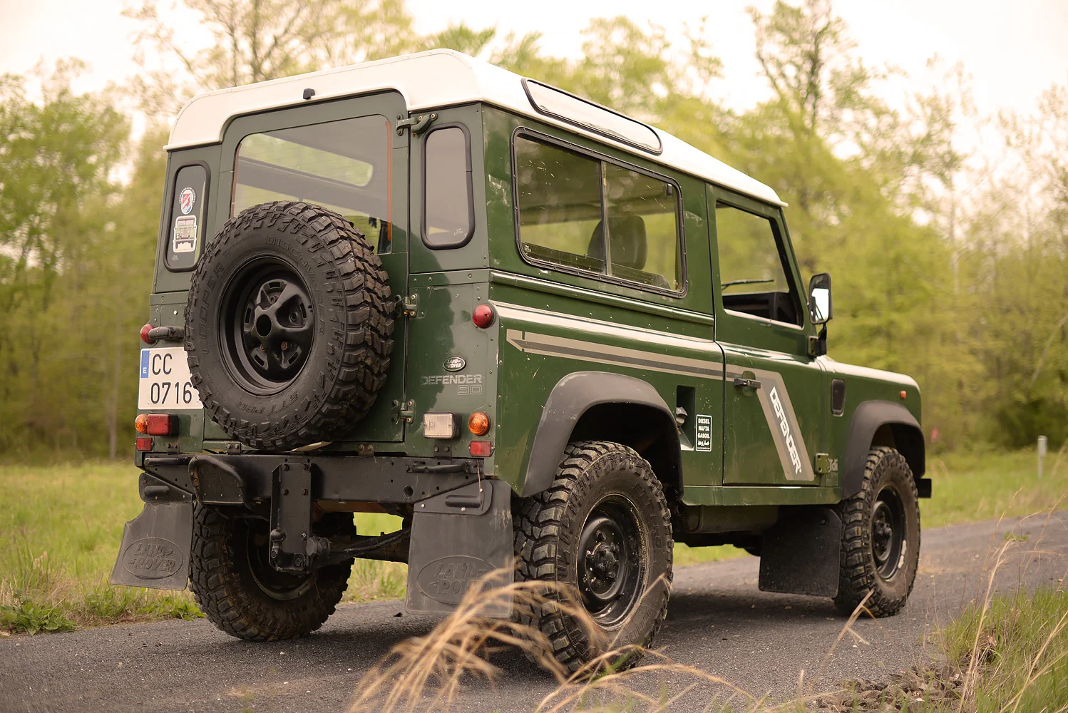 1994-Land-Rover_Defender-90_300Tdi-Exterior (24).jpg