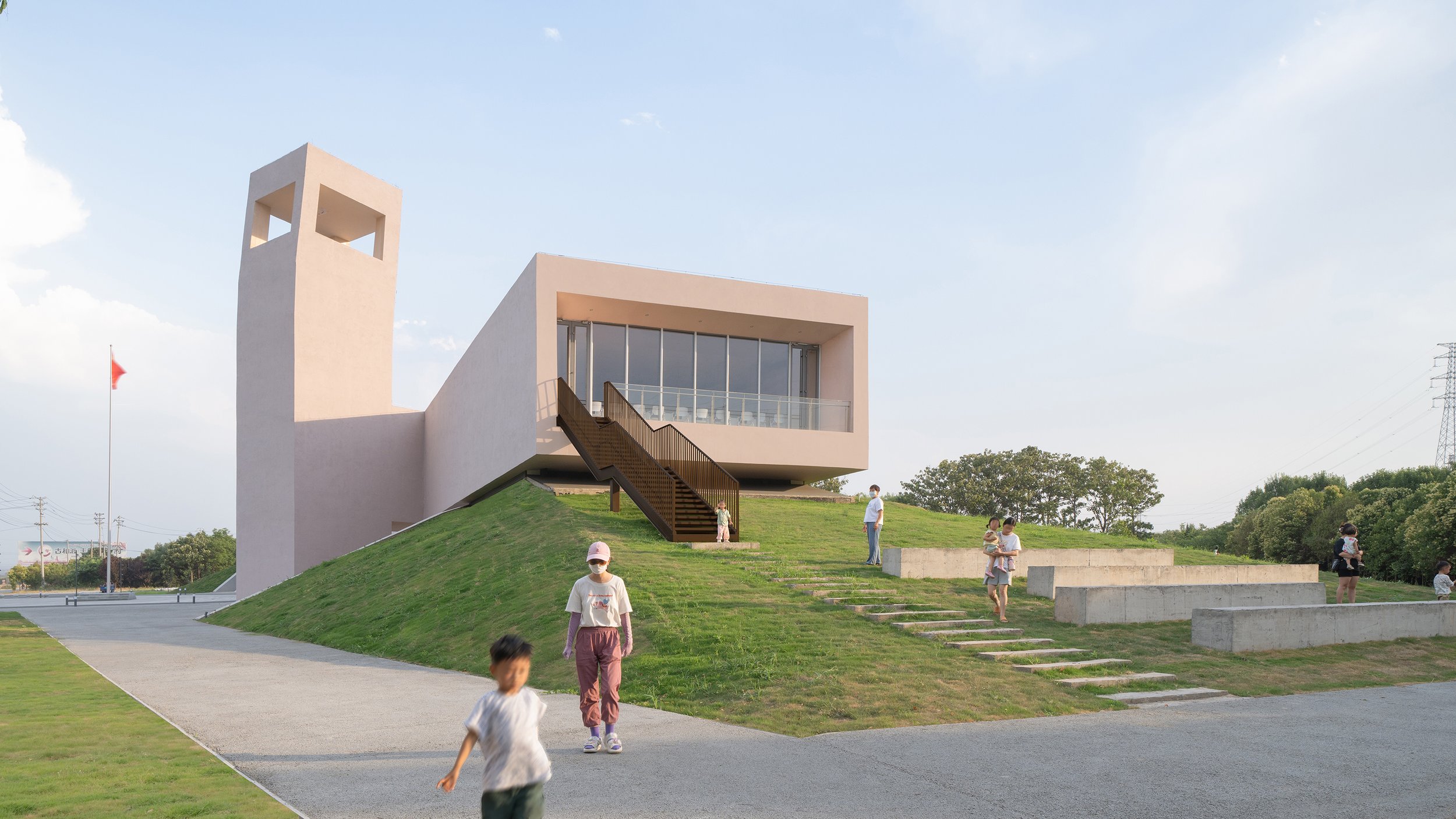 30-北侧草坡上的室外阶梯座凳和绿化小广场 Stepped seating and a small green plaza on the north slope. ©张超 Chao Zhang.jpg