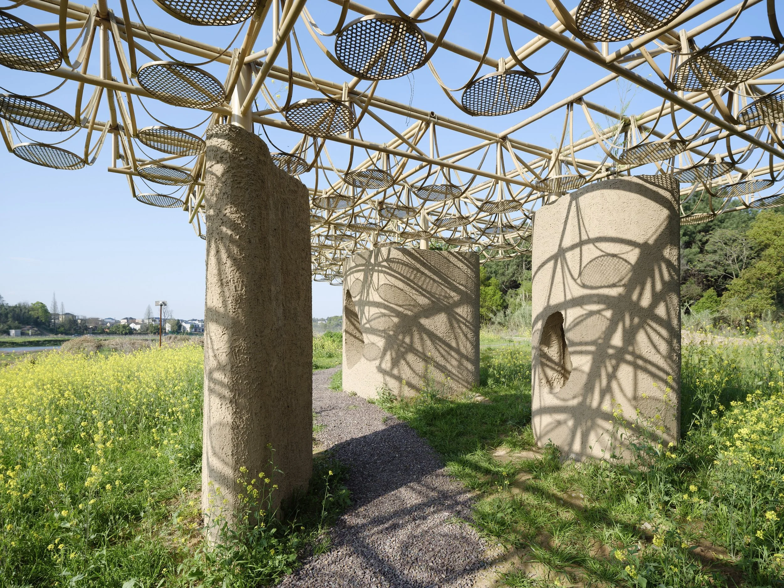 28-竹制网架下 Under the bamboo grid ©刘国威 Guowei Liu.JPG