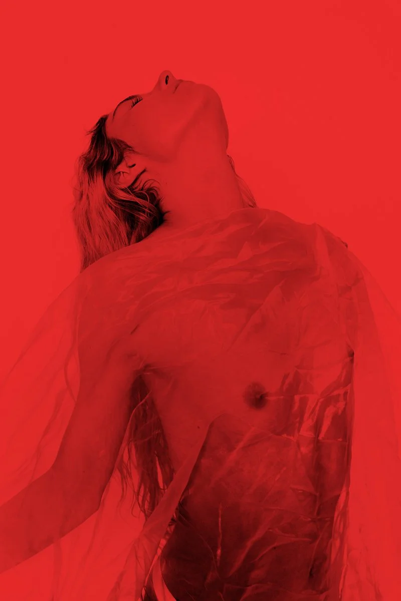 Lia-S_08-03-25_weiss93414rot.jpg