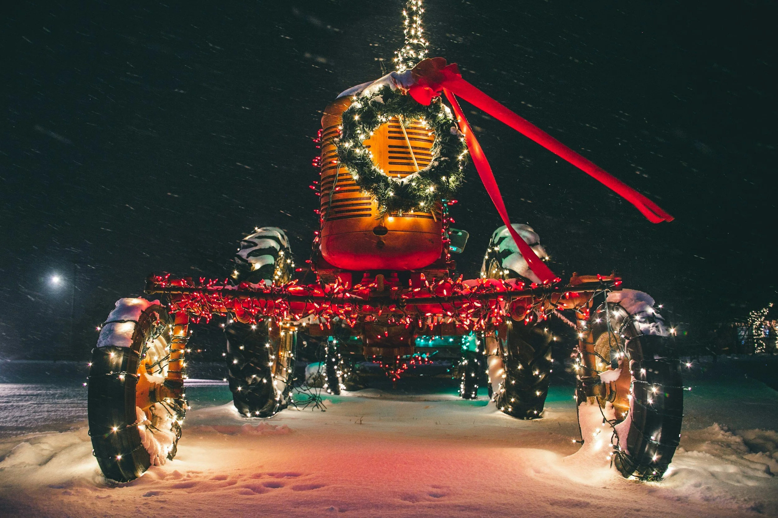 A Mountain Christmas: Thanksgiving Through Christmas in Highlands &amp; Cashiers, North Carolina