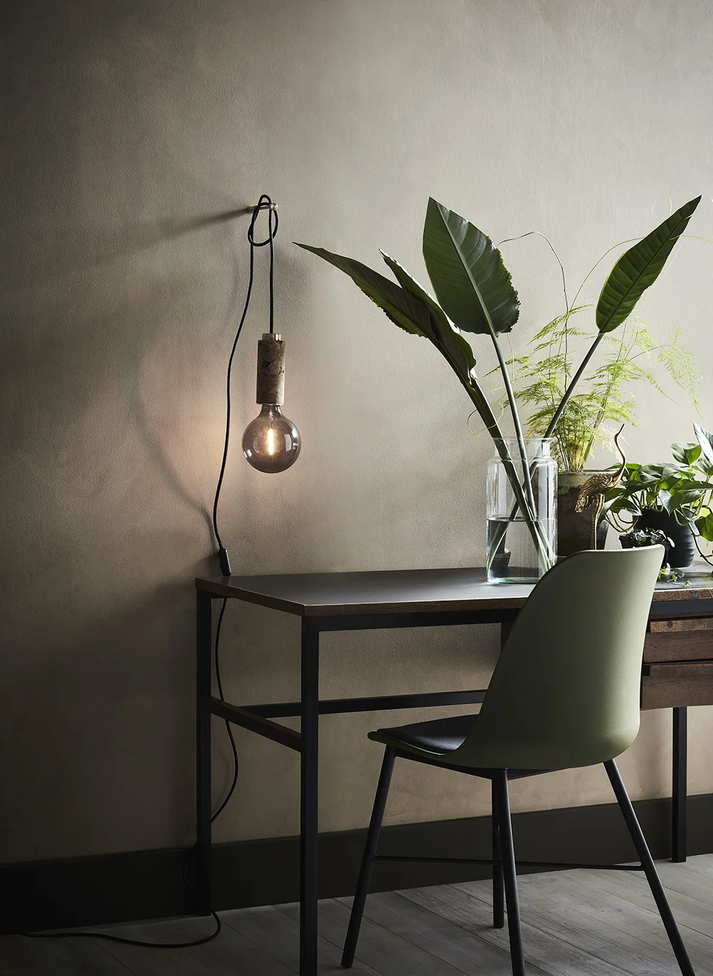 NOVE - The Marbled Wall Light - Desk lifestyle.jpg