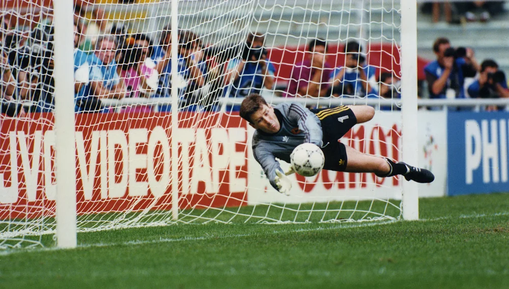 90-irish-gk-save-reflective.jpg