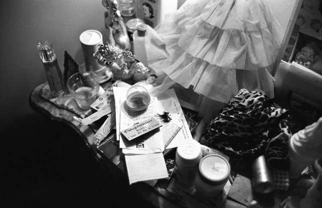 033_BedsideTable.jpg