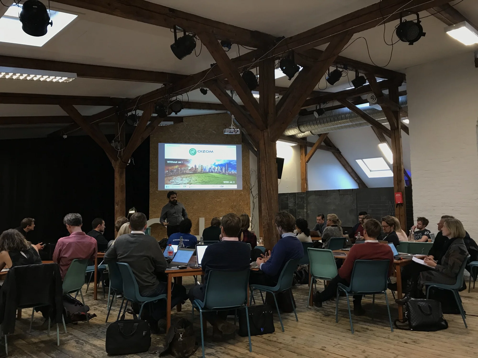 During the program we got to meet many investors. Here the startup Oizom presents at the Angel Investor Challenge. This is an accelerator for investors in Oslo that Katapult works closely with, and they ended up investing in 3 of the companies from KA.