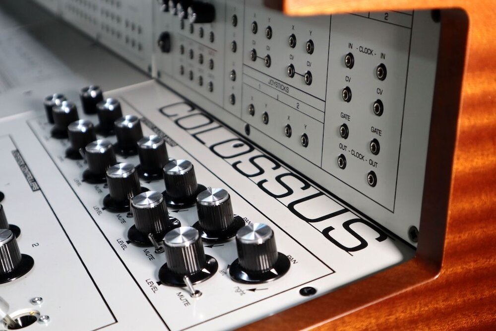 analogue-solutions-colossus-synth-colossusLogo.jpg