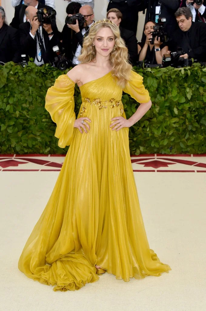 Amanda-Seyfried-Thomas-Sadoski-2018-Met-Gala.jpg