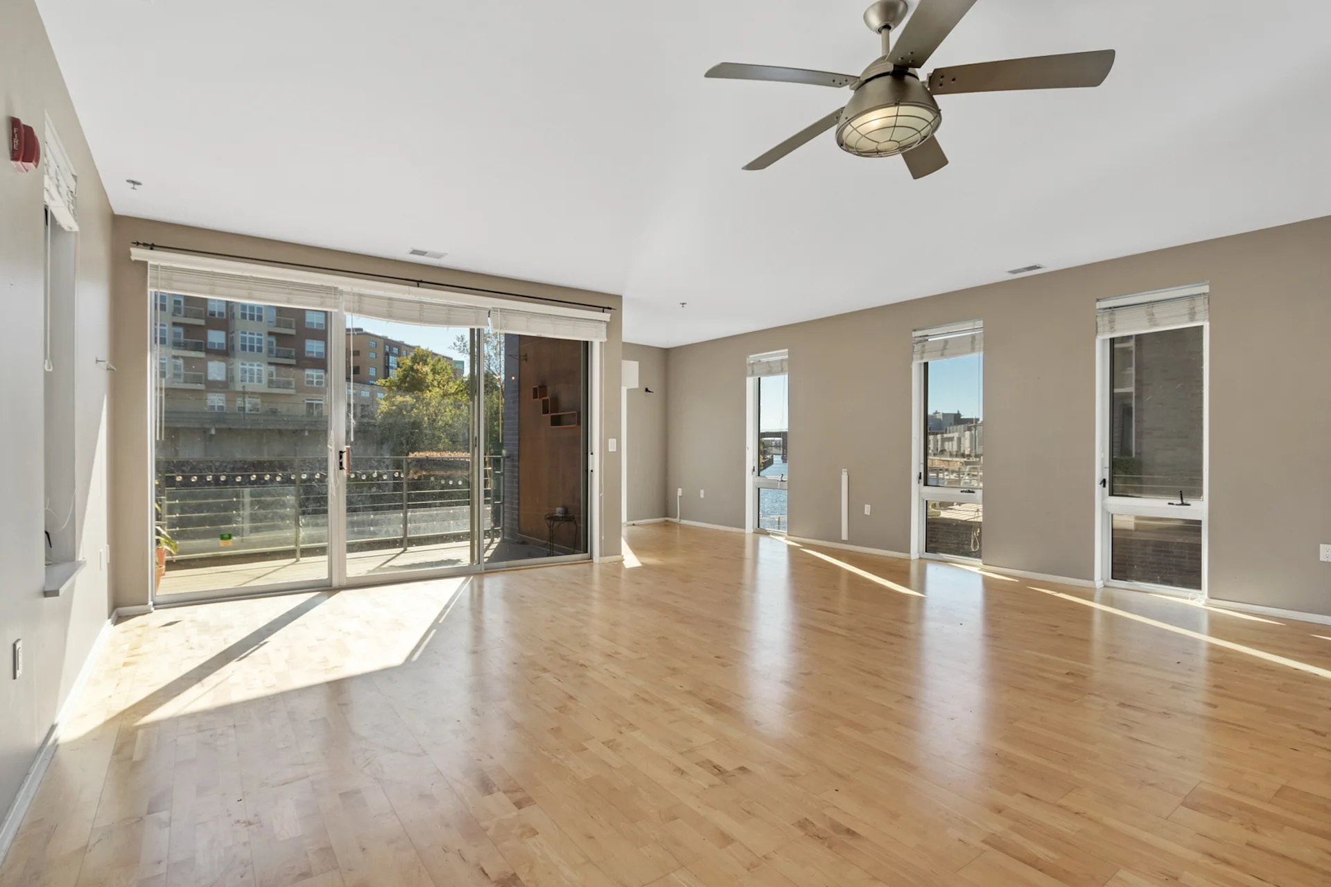 2050 N Commerce Avenue Unit 107-15.jpg