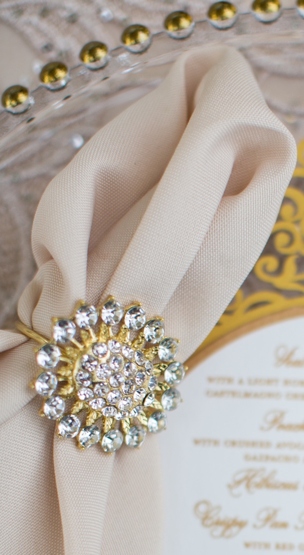 Front_photo_gold_crystal_napkin_ring.jpg