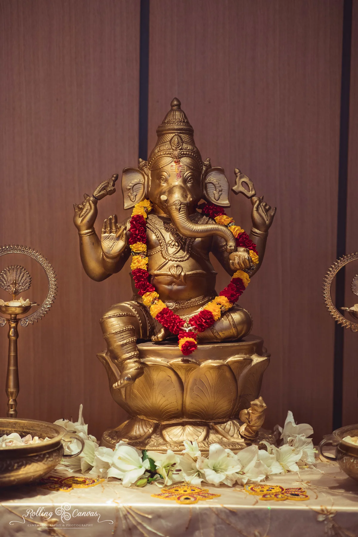 Wedding_Photography_Sydney_Rolling_Canvas_Presentation_Hindu_Ceremony_Mandap_Hyatt_Regency_Floral_Design-57079.jpg