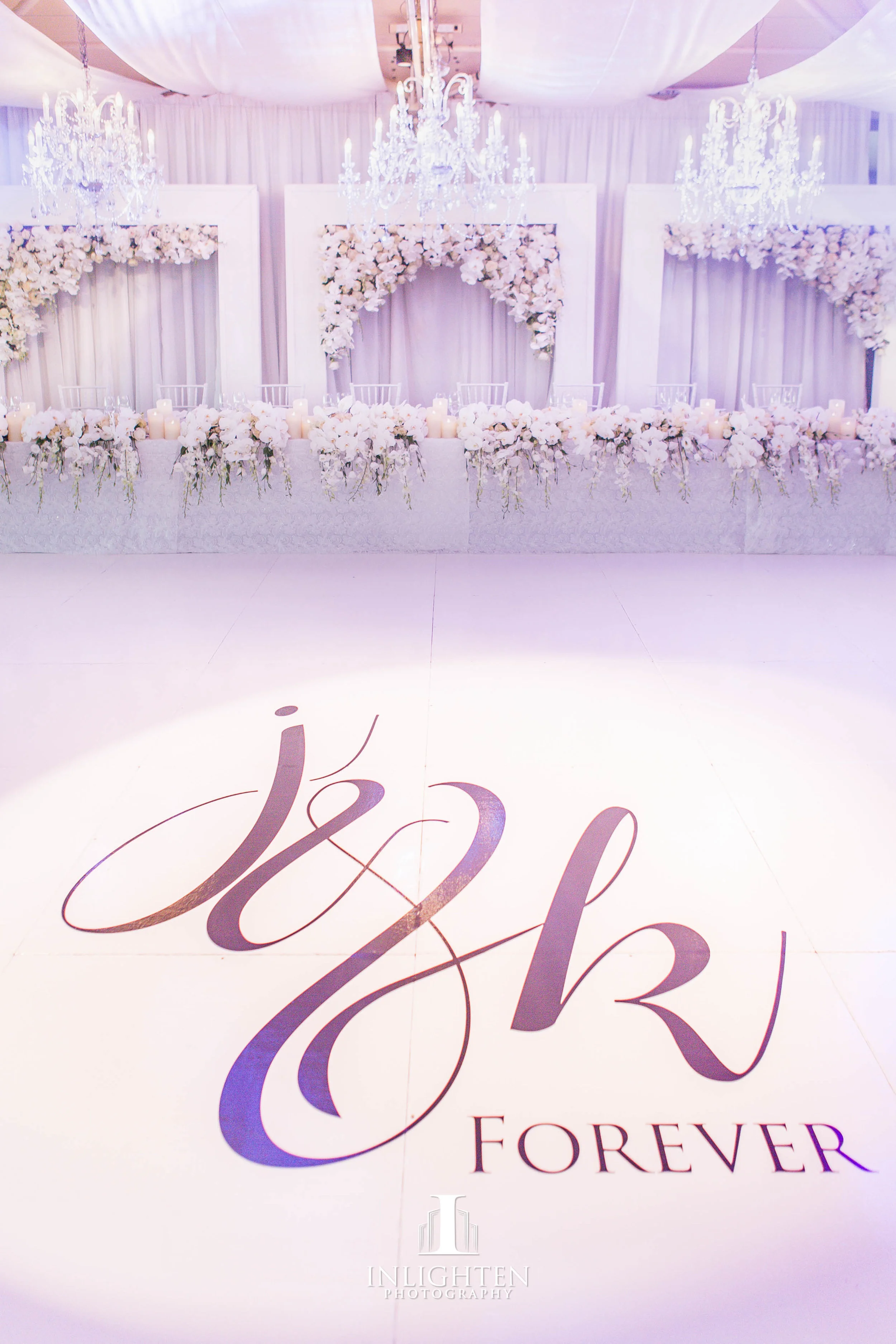 custom_backdrop_sydney_opera_house_wedding_white_frames_white_phaleanopsis_orchids_haning_bridal_table.jpg