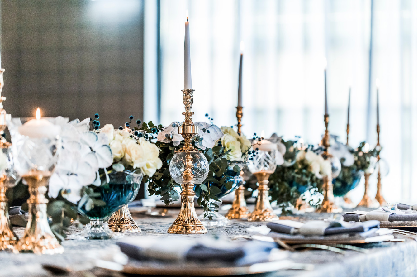 slate_plaster_luxury_linen_wedding_decor_sydney_tablecloth_blue_gold_theme_candles_centrepeice_inlighten_photography.png