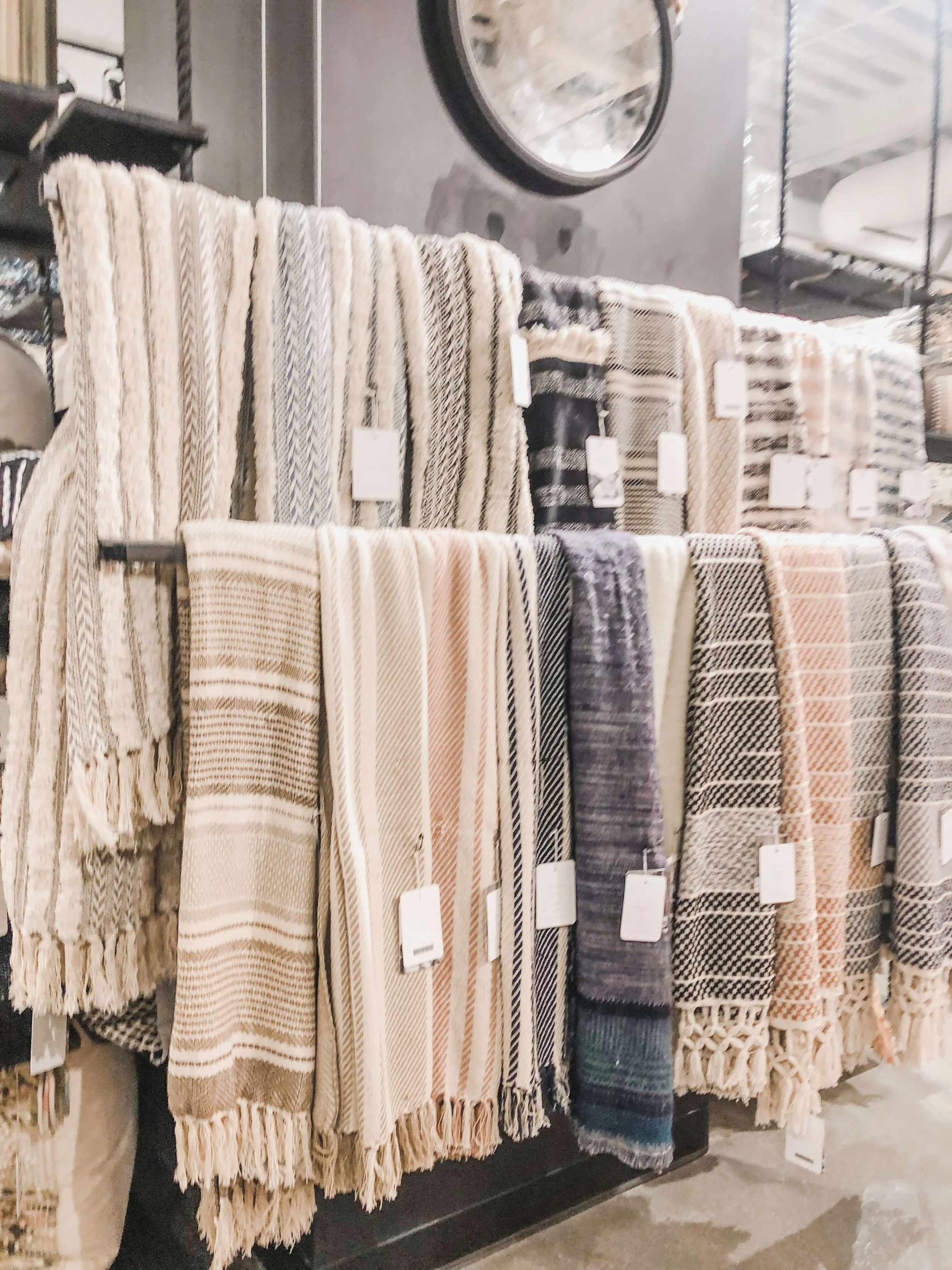 Magnolia throws - Loloi -LVMKT.jpeg