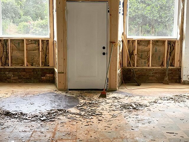 Old flooring is coming up so we can resurface it to the original concrete look. 🤞🏼🔨 here comes progress to &ldquo;The Grocery&rdquo; downtown. &bull;
&bull;
&bull;
#newmarketal #thewinchestermanor #restoration #renovation #oldmadenew #oldbuildings
