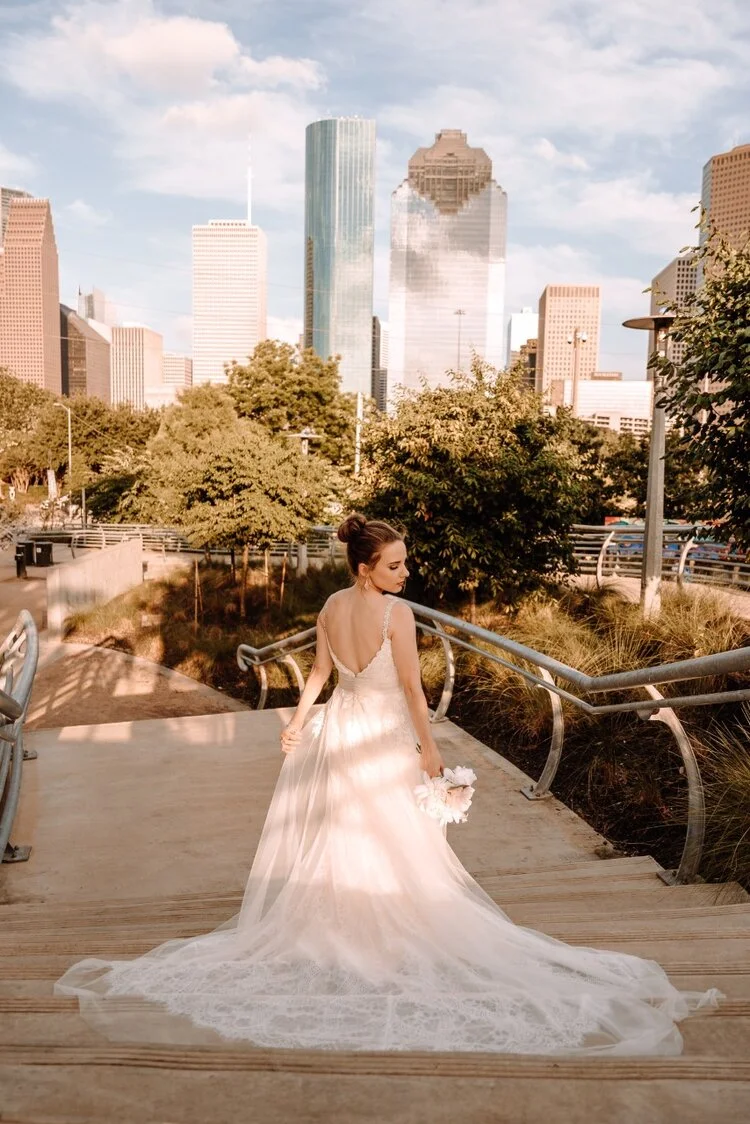 SARAH AMIX - APRIL 2019 - VENTURAS BRIDAL