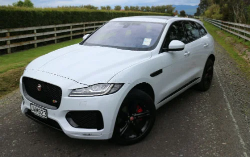 MNNov28_JaguarFPace2.jpg