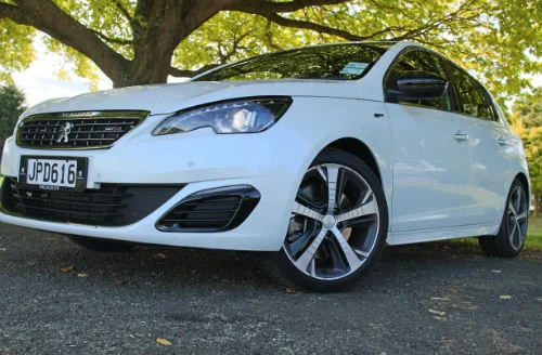 308 GT and GTi: When opposites attract