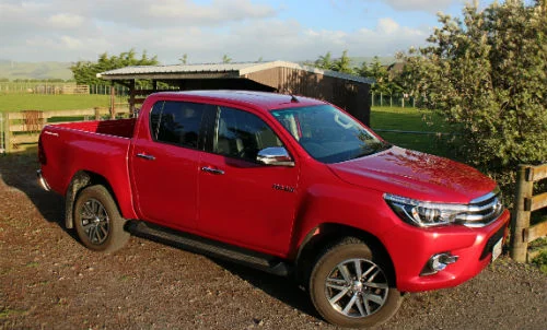 Hilux PreRunner Limited: Tray posh with polish