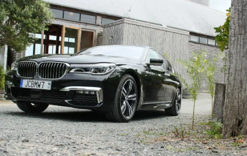 MNFeb18_BMW7Series4.jpg