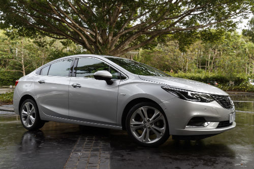 Holden Astra sedan: Pair pressure