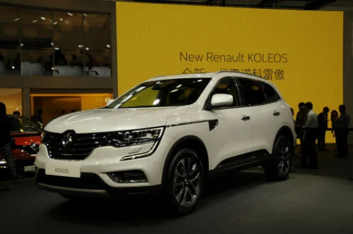 Koleos arrives in two specs, petrol-only