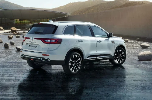 Koleos on tech, comfort, size assault