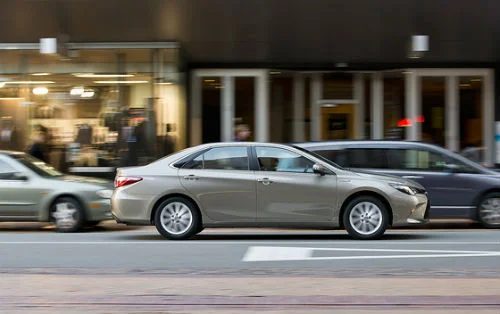 MNMay26_ToyotaCamryhybrid3.jpg