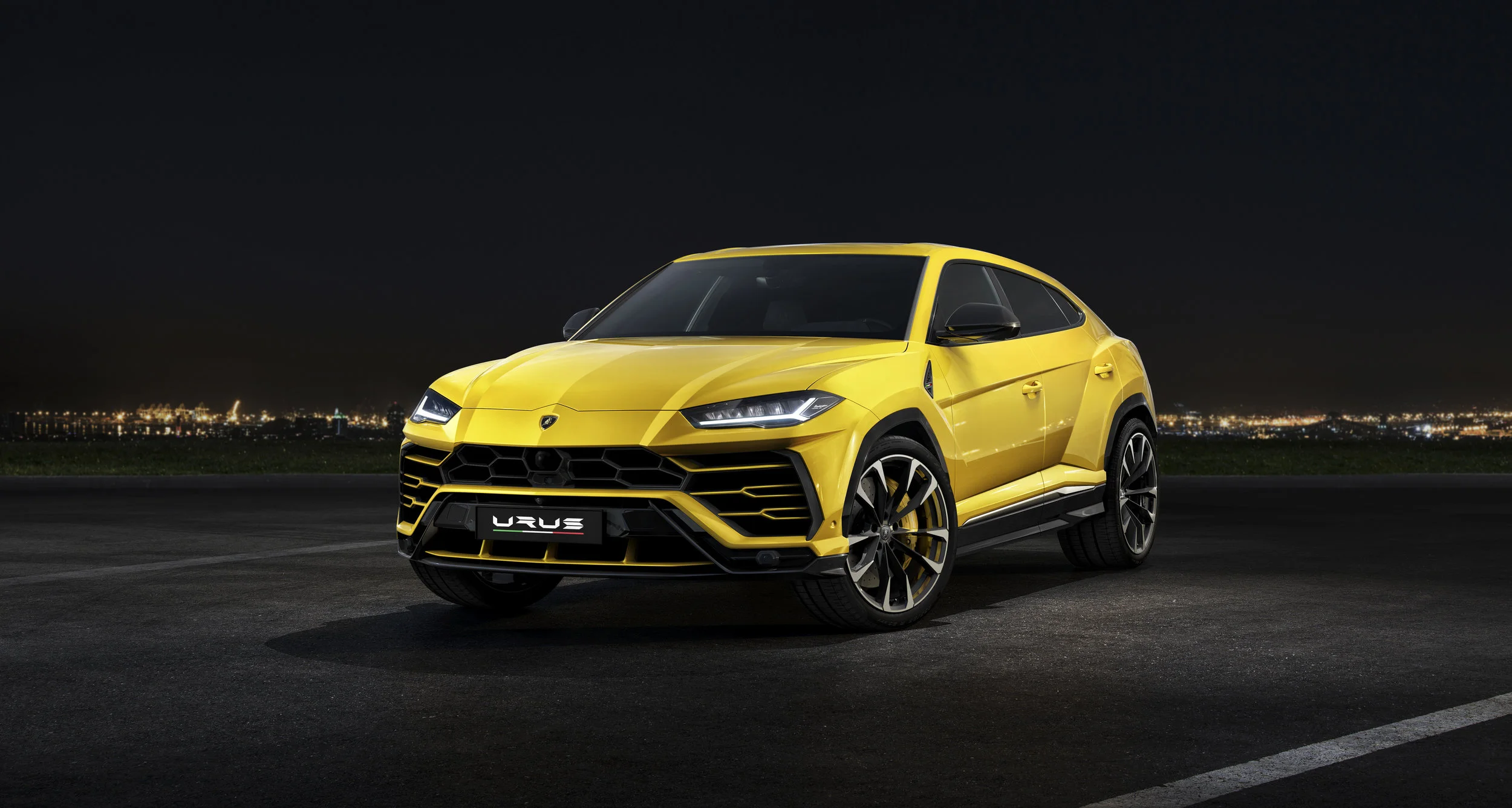 LamborghiniUrus.jpg
