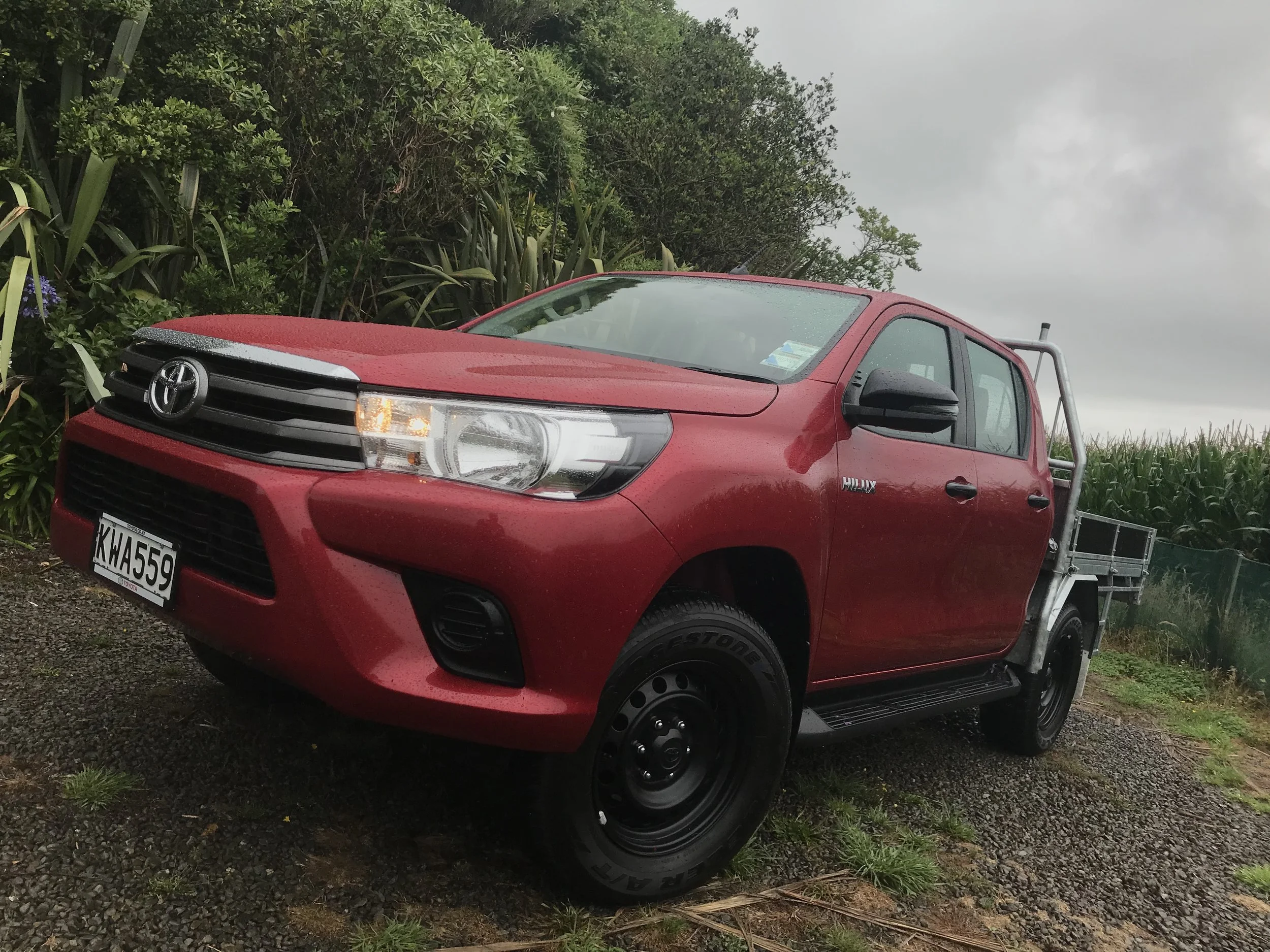 Hilux SR5 flatdeck: Tray chic for the country