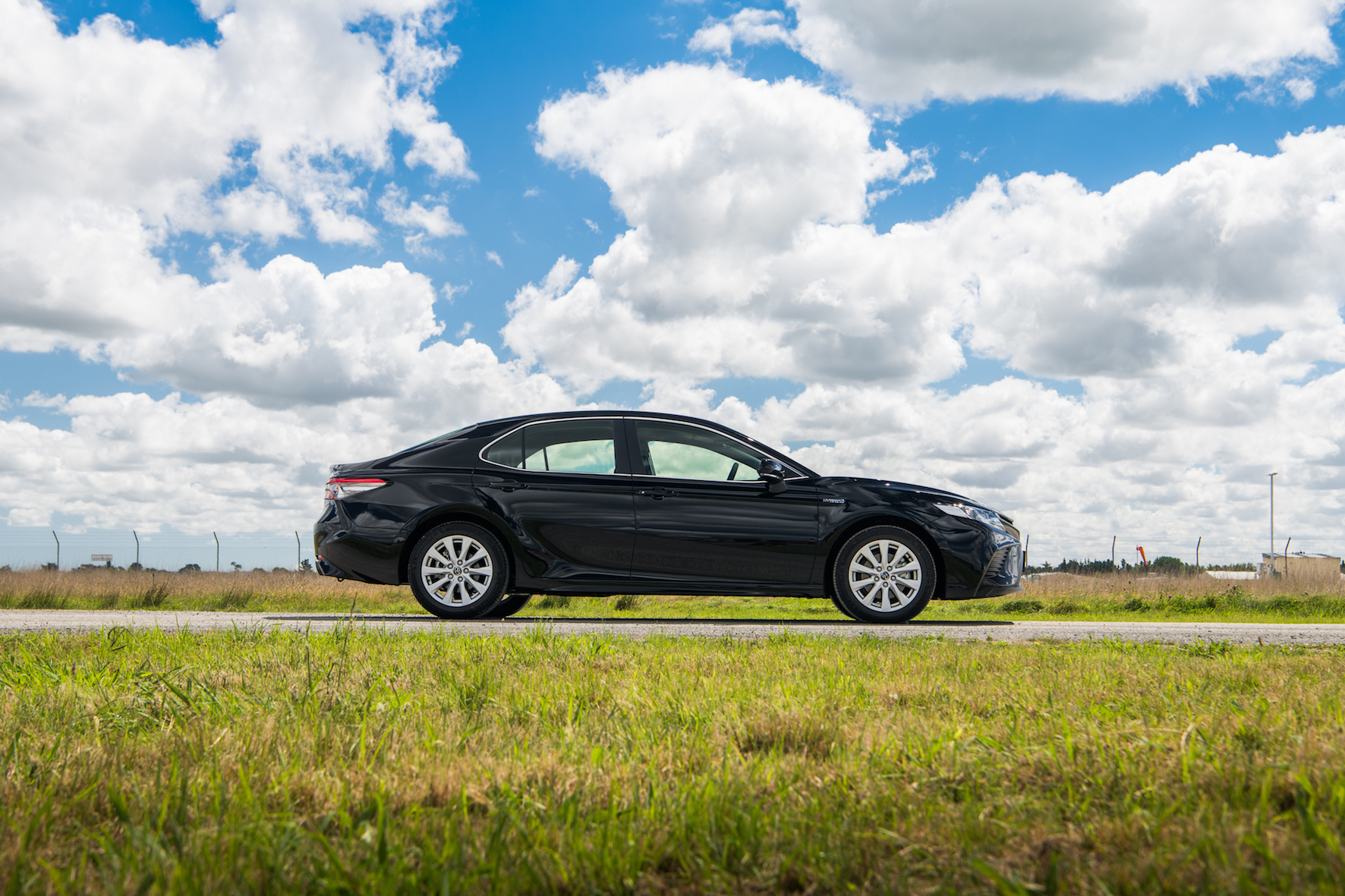 2018 Toyota Camry, SX hybrid, Eclipse, side profile shot_.jpg