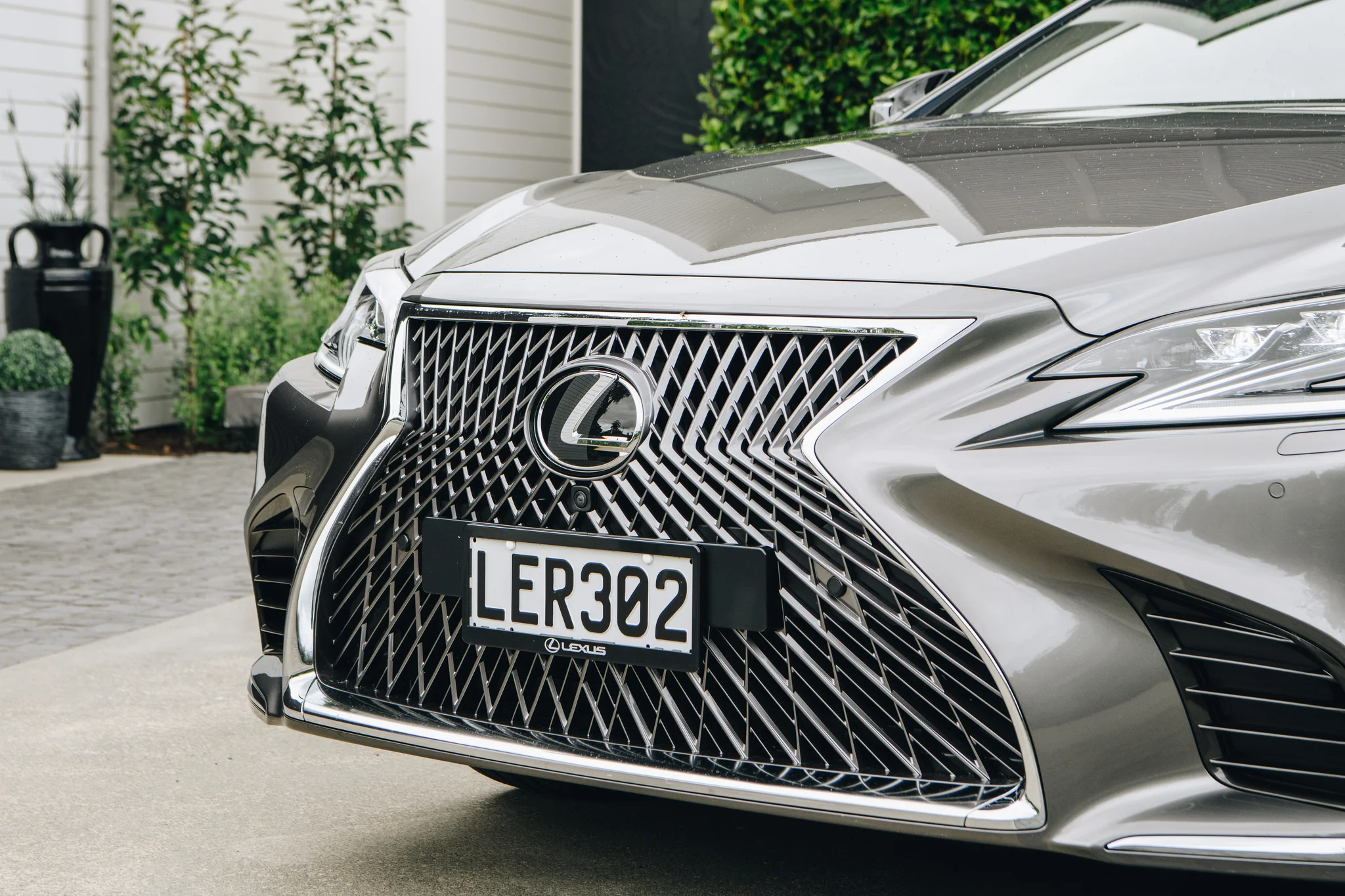 Low sales target for Lexus flagship