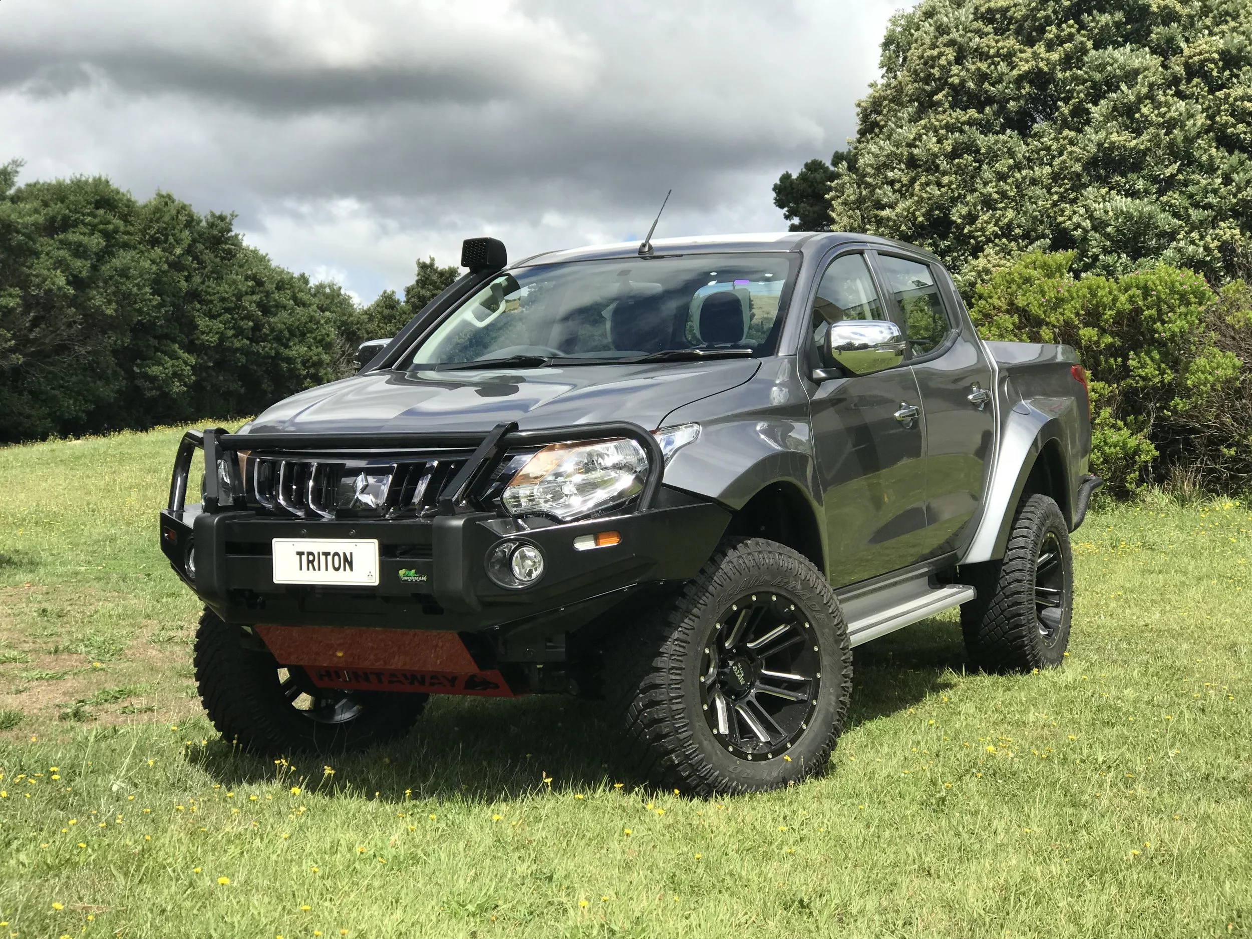 mitsubishi huntaway