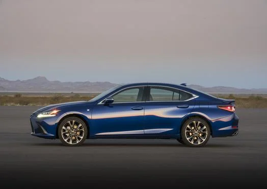 2019_Lexus_ES_024_99E7D1FD339C49DC32AFA95CFEF4913BCAEED744_low.jpg