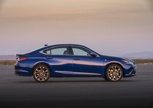 2019_Lexus_ES_025_D1F40E87E5C3C41B774BA6D636E67256655B88FD_low.jpg