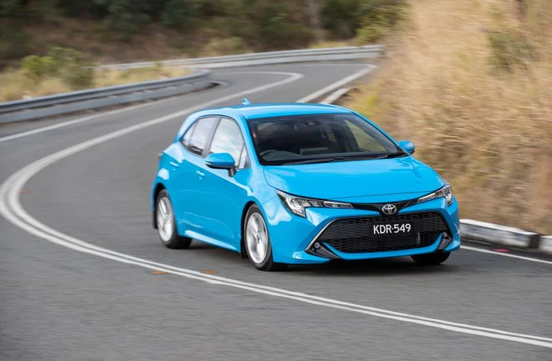 18-corolla-41lr.jpg